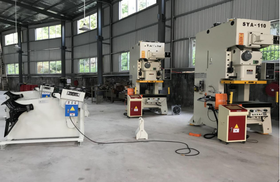 NC servo feeder with two - in - one straightening machine