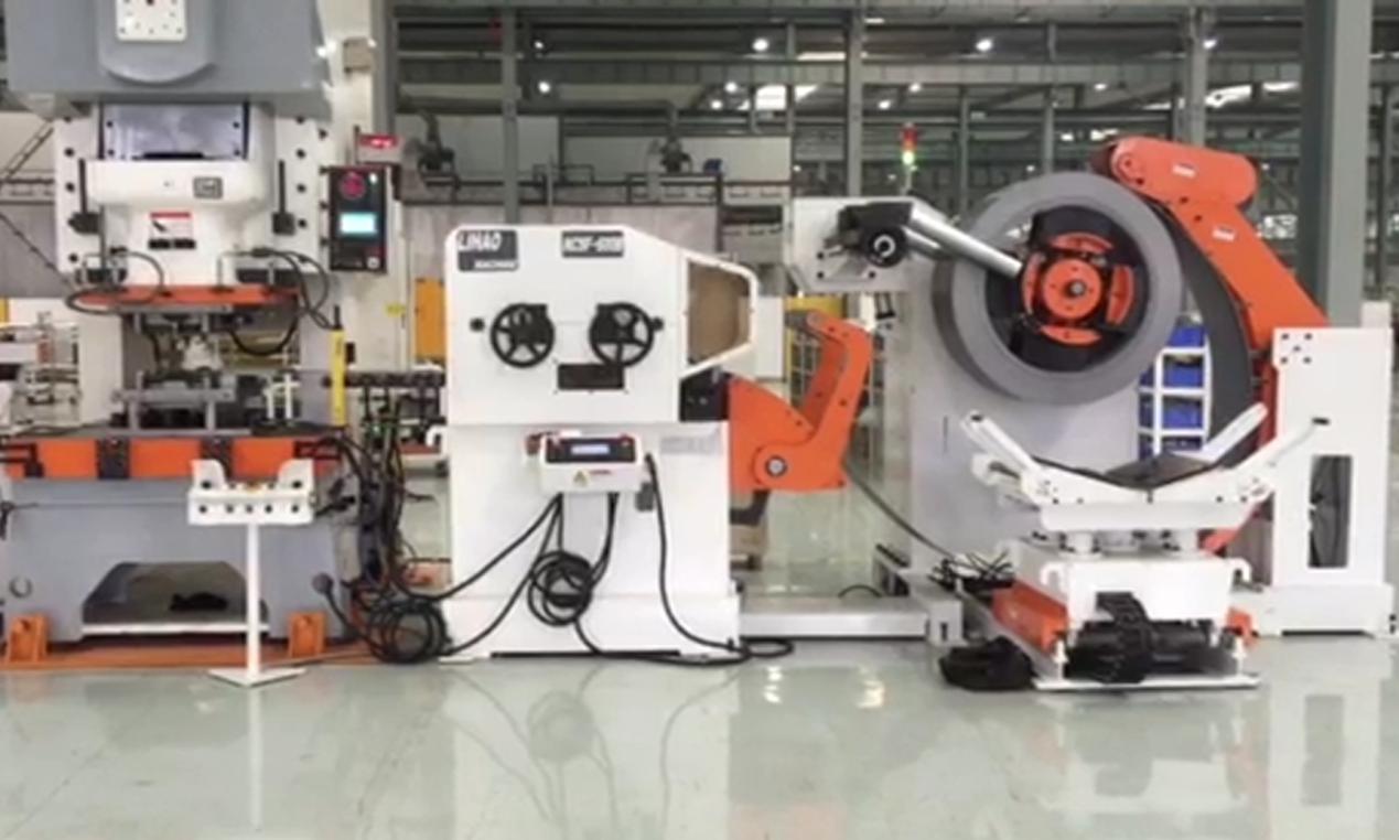 Three-in-one servo feeder