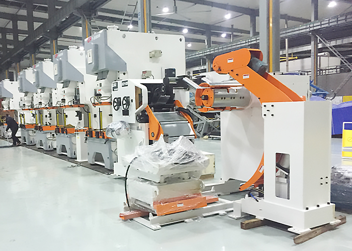 Technical Advantages of the Three-in-One Servo Feeder in Elevator Production Lines
