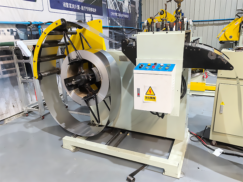 GO-A Medium And Thick Plates Straightener Cum Decoiler For Sheet Thickness: 1mm~4.5mm